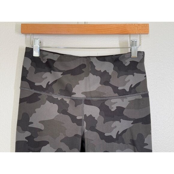 Yogalicious Lux Women's Gray Camouflage Print Leggings M 7/8 ankle Gym Yoga EUC - Picture 3 of 12